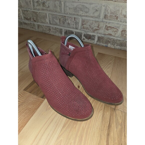 TOMS Burgundy Perforated Suede Ankle Boot Size 6.5 - Picture 1 of 9